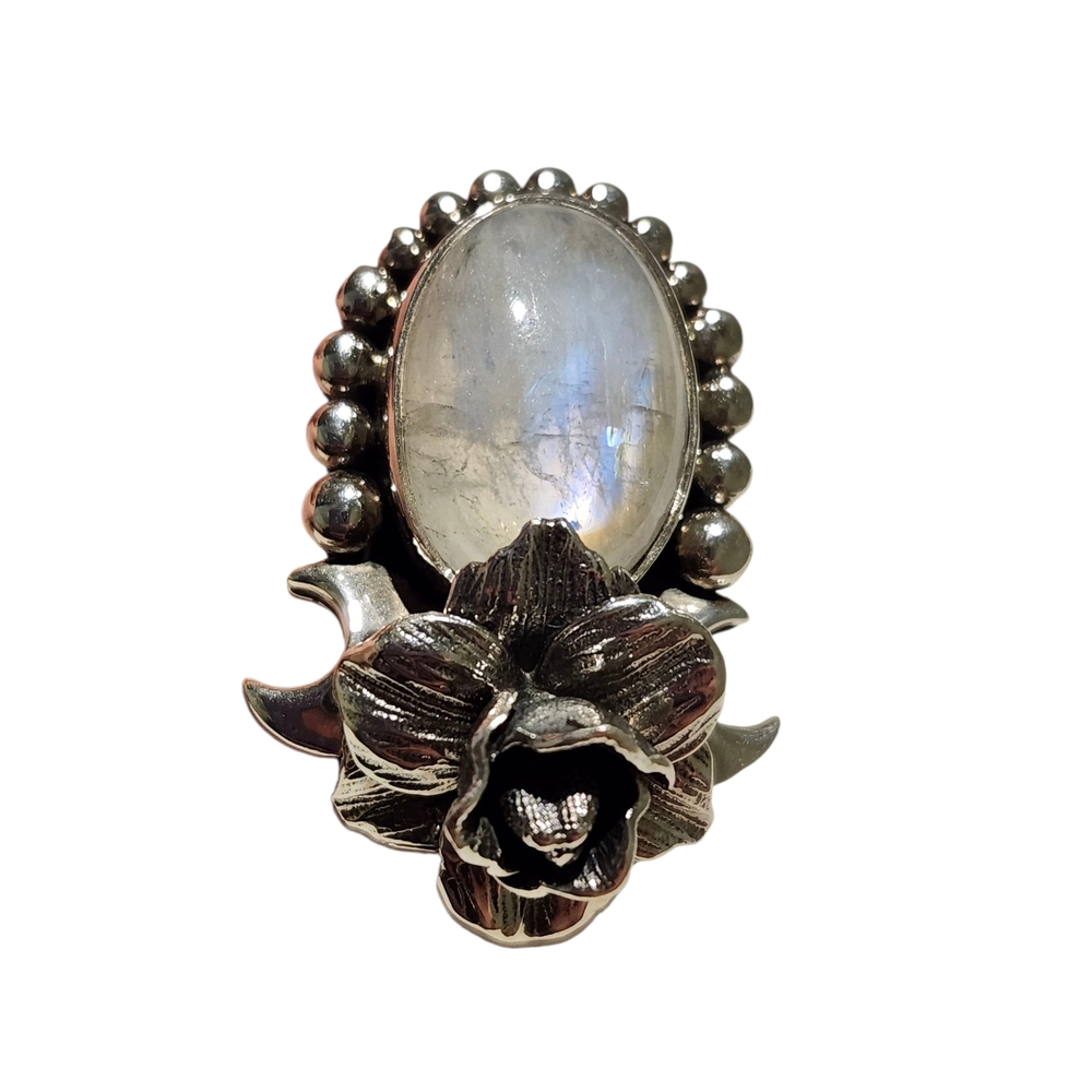 Elegant Silver Floral Ring